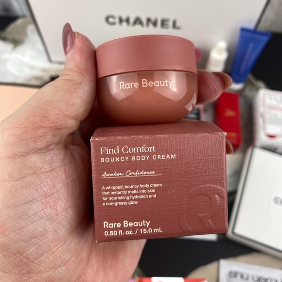 Luxury Prestige Beauty & Fragrance Mini Sample 23 Piece Set. - Picture 5 of 15